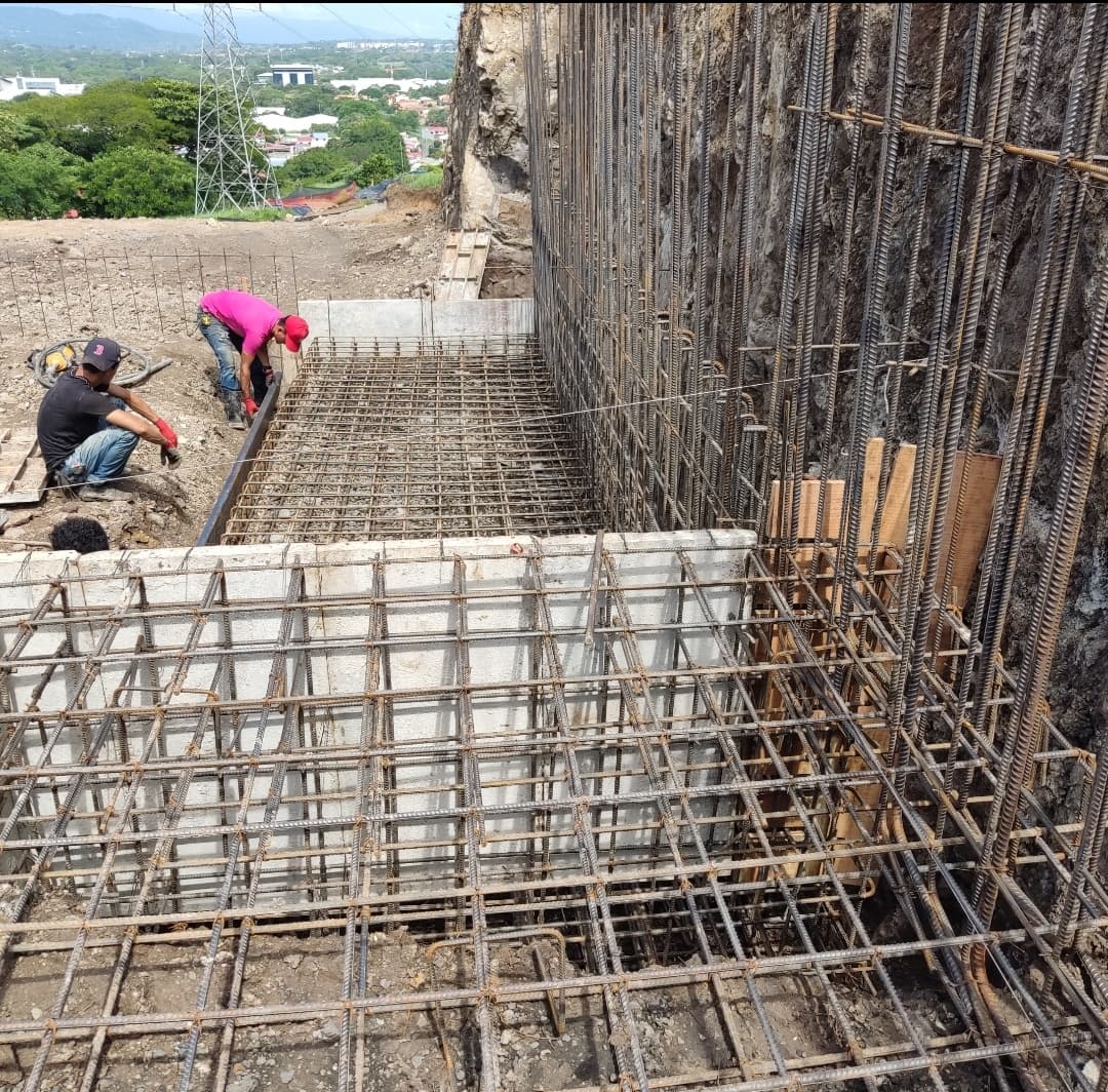 Muro de concreto armado en Costa Rica